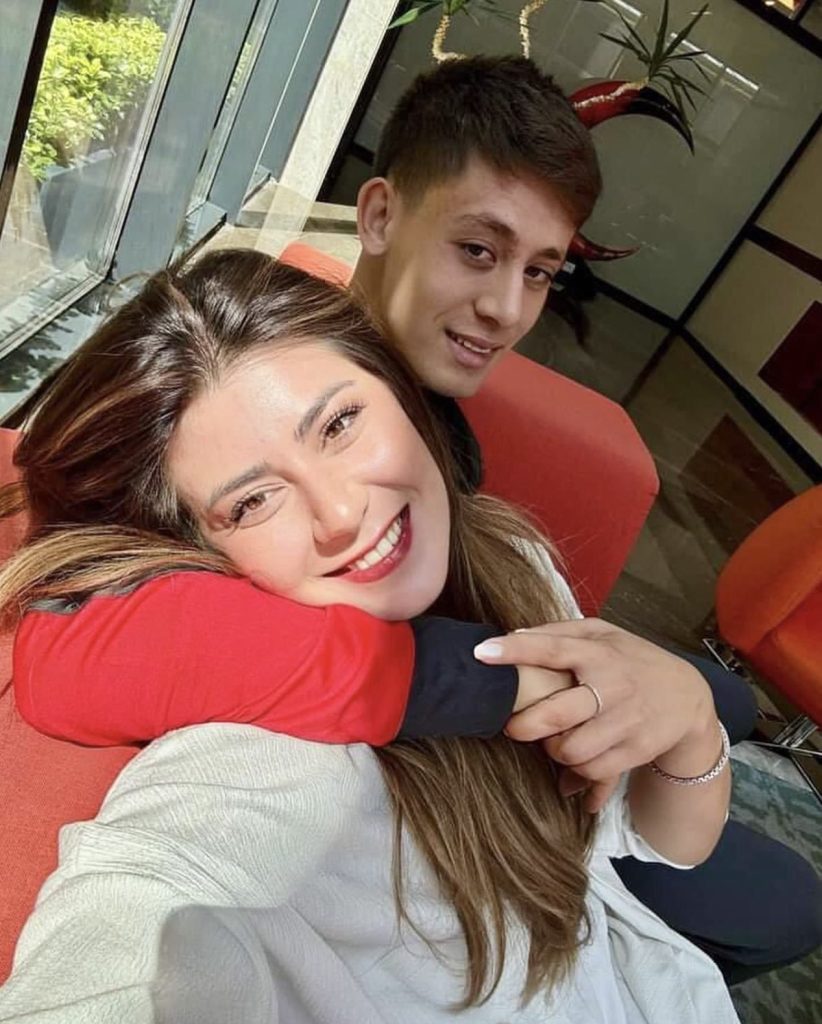 عکس آردا گولر و خواهرش