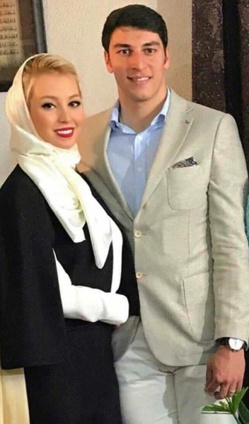 محمدرضا اخباری و همسرش