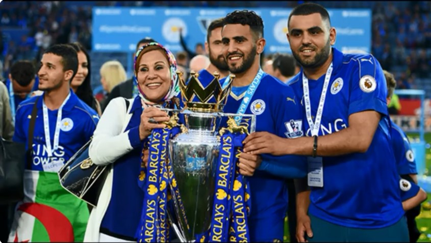 ریاض محرز و مادرش