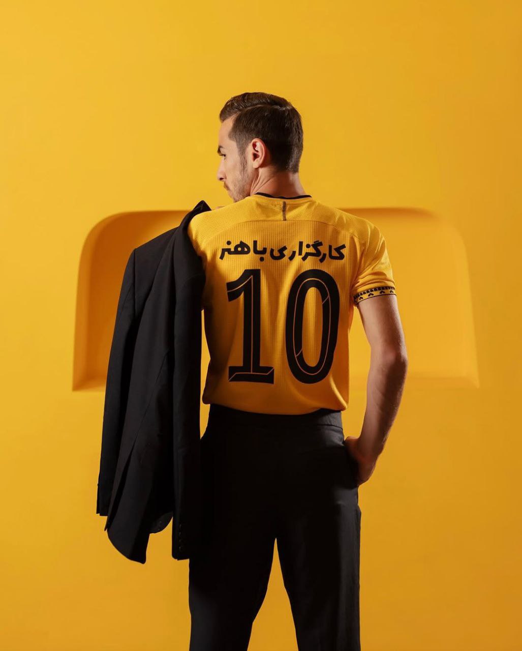 فرشاد احمدزاده پست