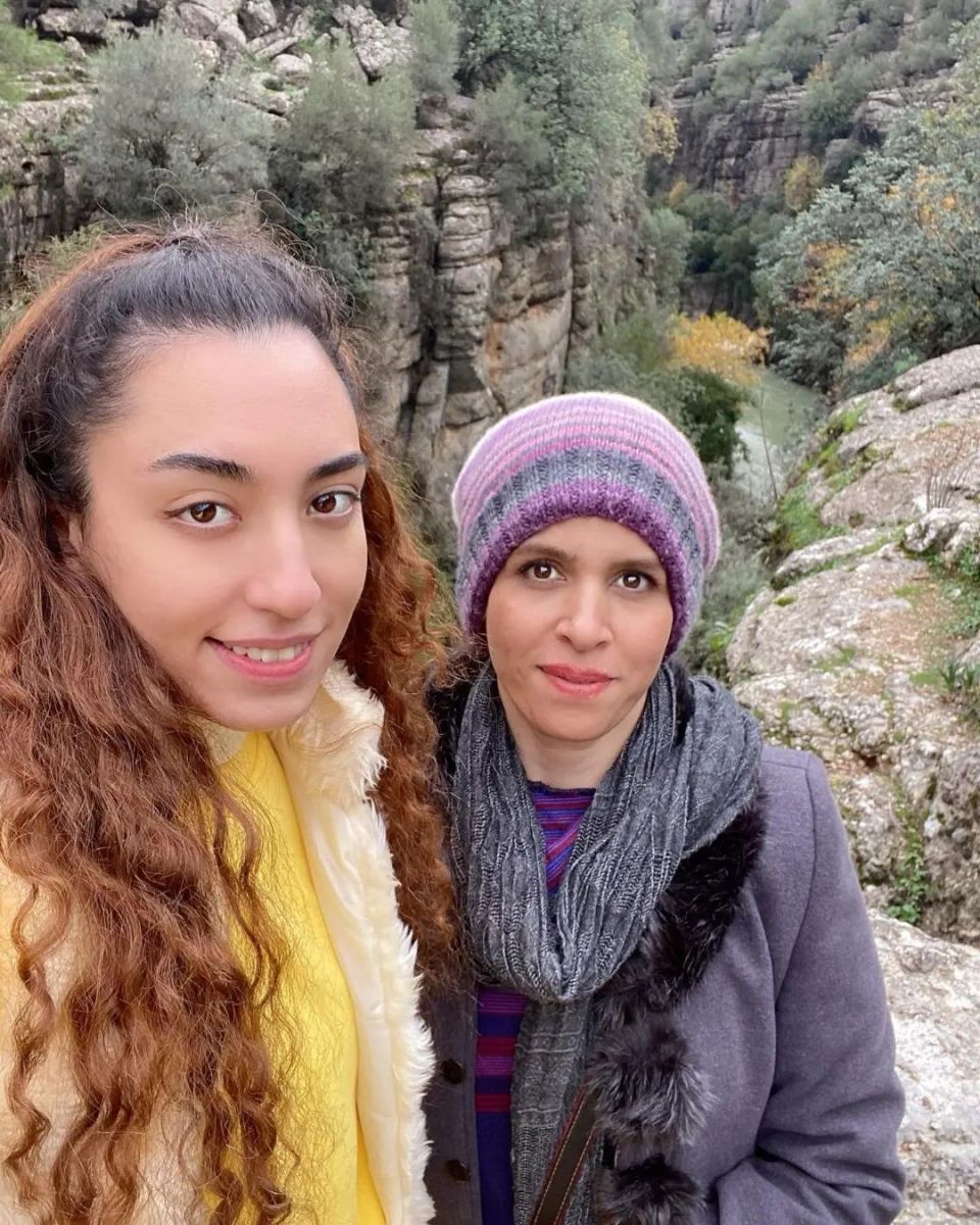 کیمیا علیزاده و مادرش