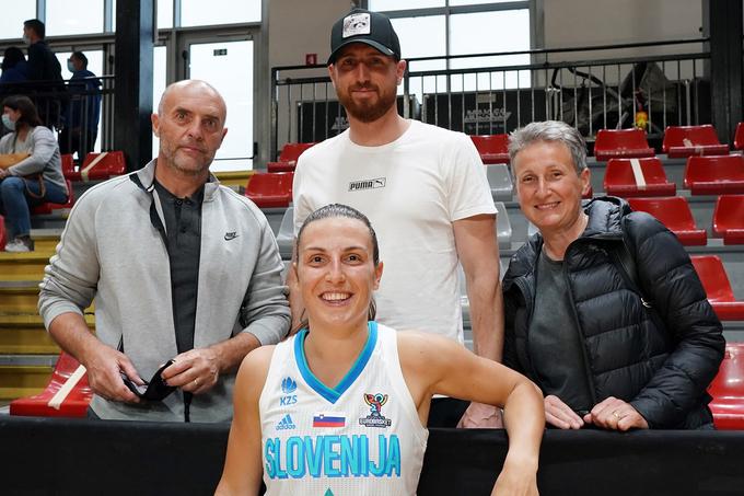 خانواده یان اوبلاک - مجله خبری بایر لورکوزن خانواده یان اوبلاک