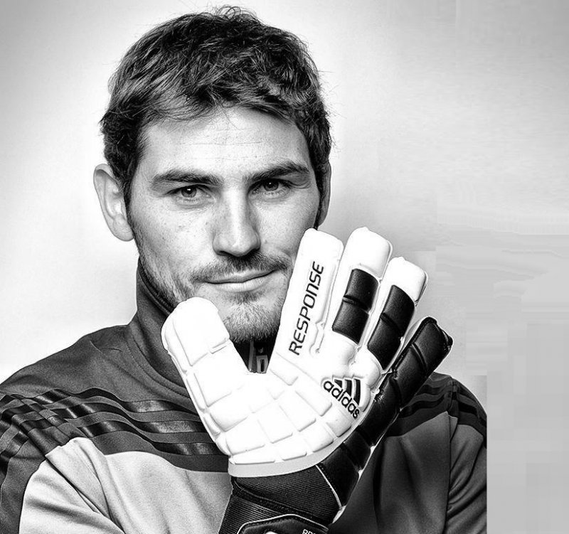 والپیپر ایکر کاسیاس فوتبالی 2025 