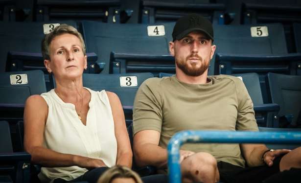 یان اوبلاک و مادرش - مجله خبری بایر لورکوزن یان اوبلاک و مادرش