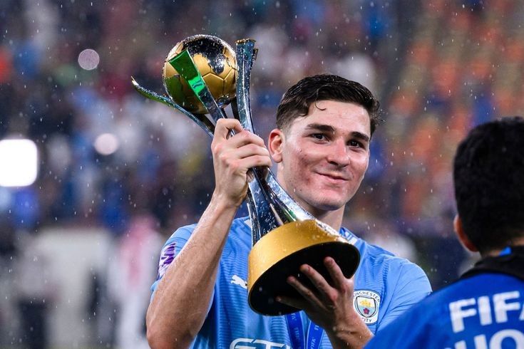 جولیان آلوارز والپیپر جولیان آلوارز والپیپر