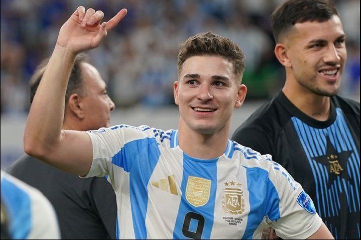 منچستر سیتی جولیان آلوارز منچستر سیتی جولیان آلوارز