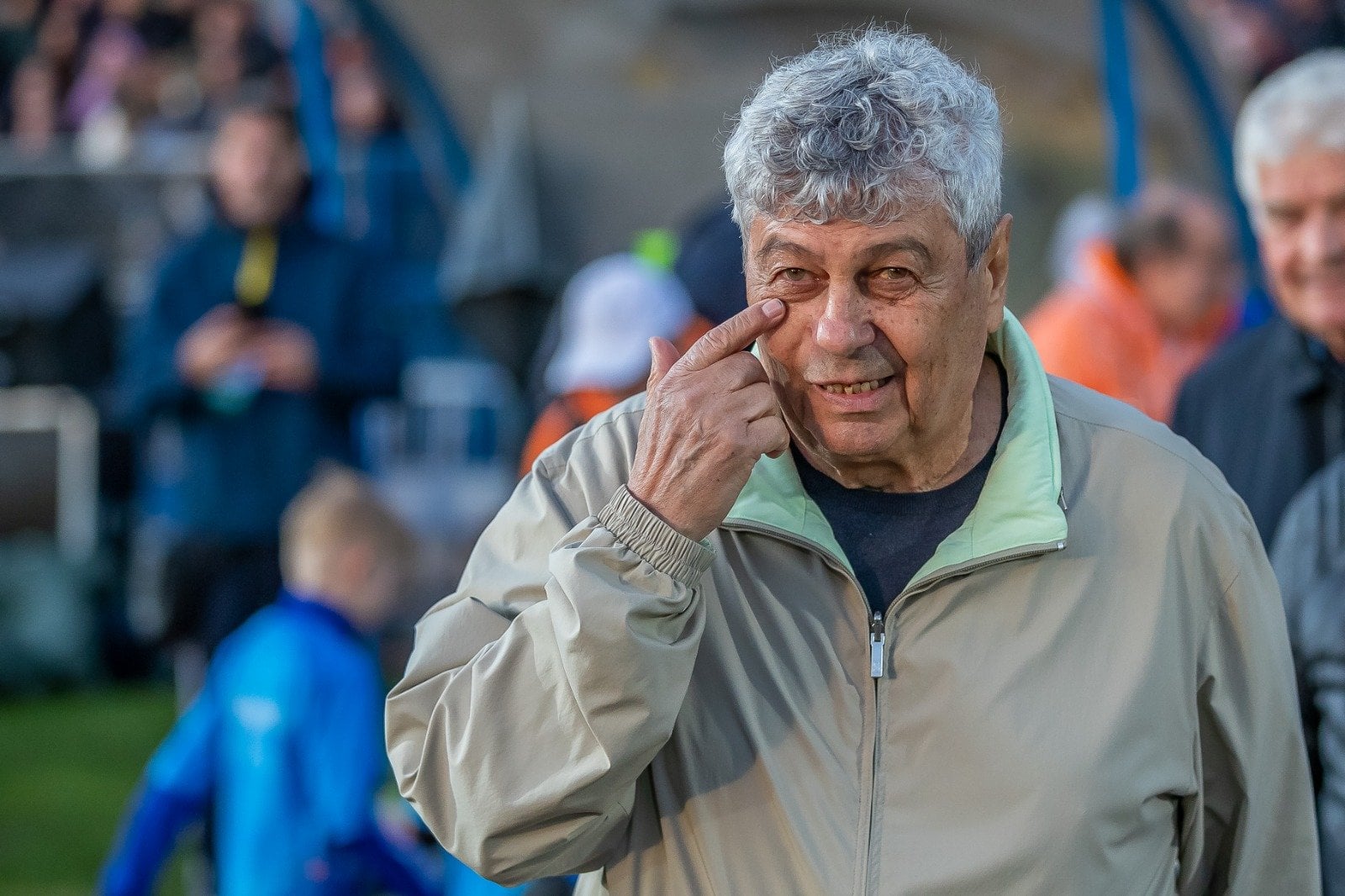 wallpaper for phone Mircea Lucescu