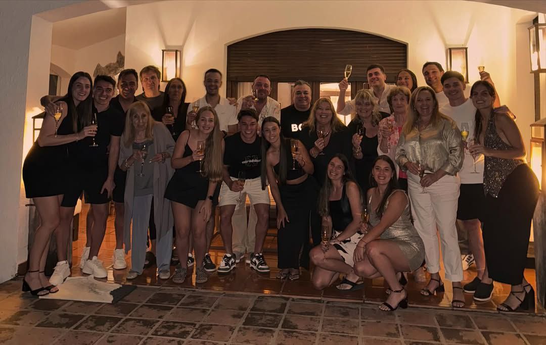 عکس خانوادگی جولیان آلوارز عکس خانوادگی جولیان آلوارز