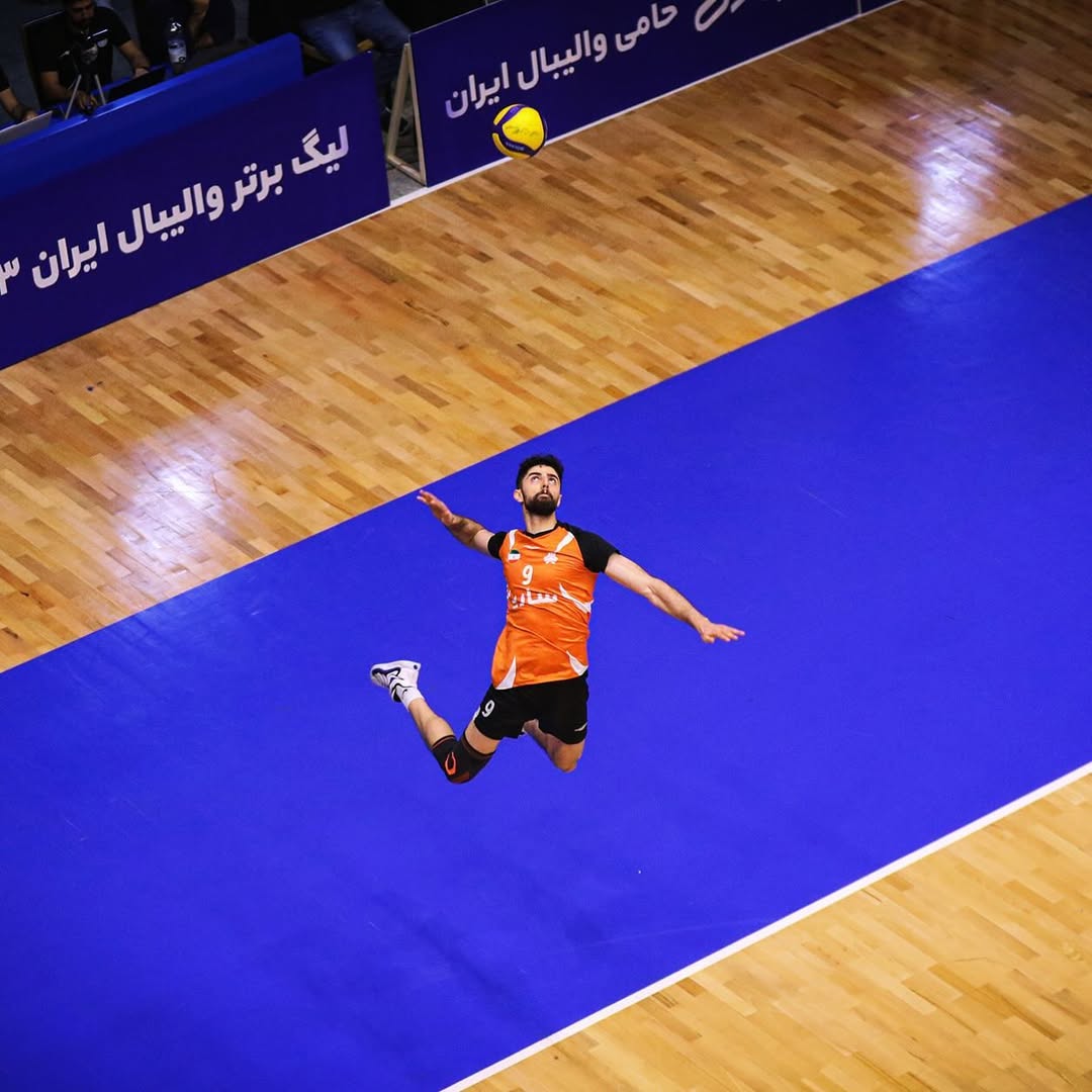 والیبالست متین احمدی تیم سایپا تهران