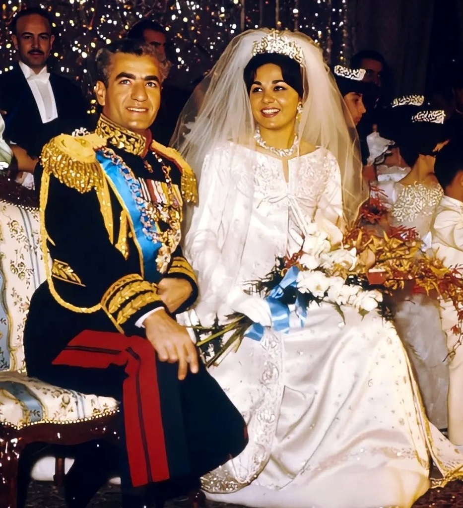 ازدواج فرج پهلوی با محمد رضا شاه ازدواج فرج پهلوی با محمد رضا شاه