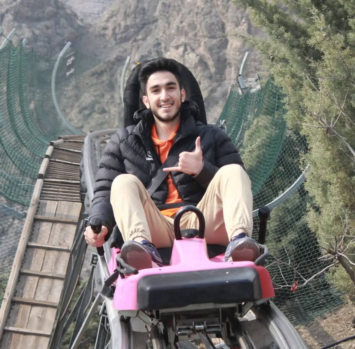 امیرمحمد حقیقت‌شناس والپیپر