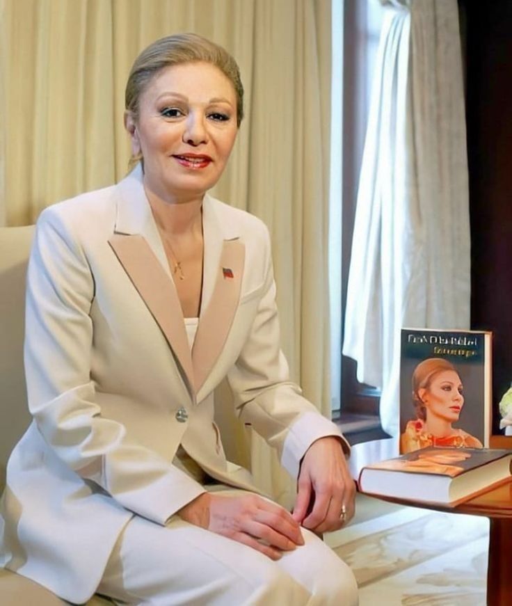 کتاب فرح پهلوی کتاب فرح پهلوی