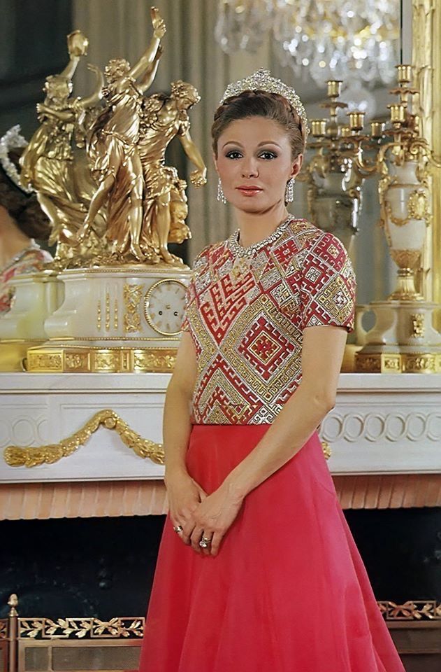 فرح پهلوی والپیپر  فرح پهلوی والپیپر