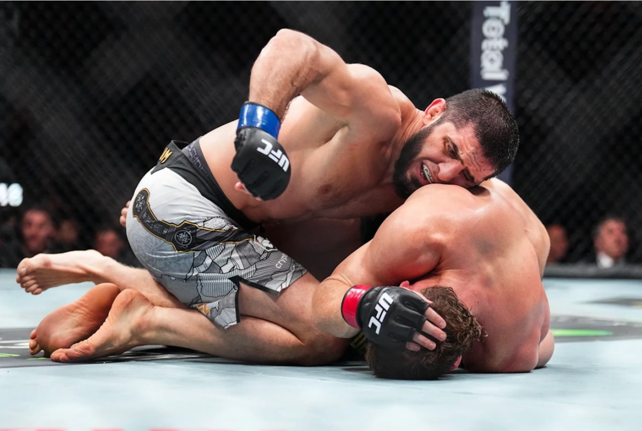 تاریخسازی جدید ماخاچف در UFC 322