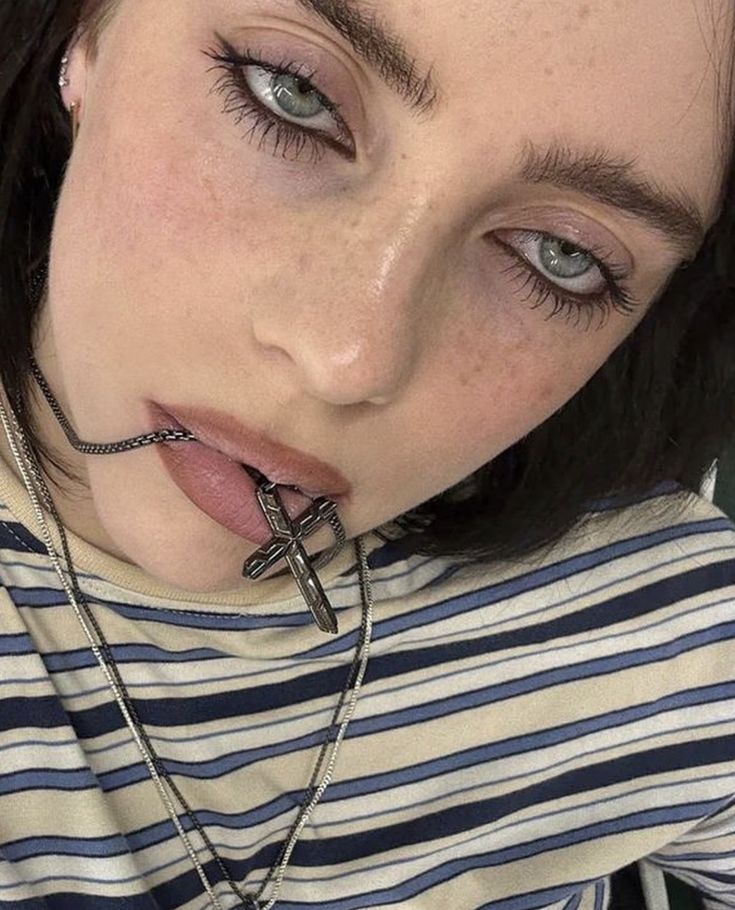 عکس سکسی خفن بیلی آیلیش عکس سکسی خفن بیلی آیلیش