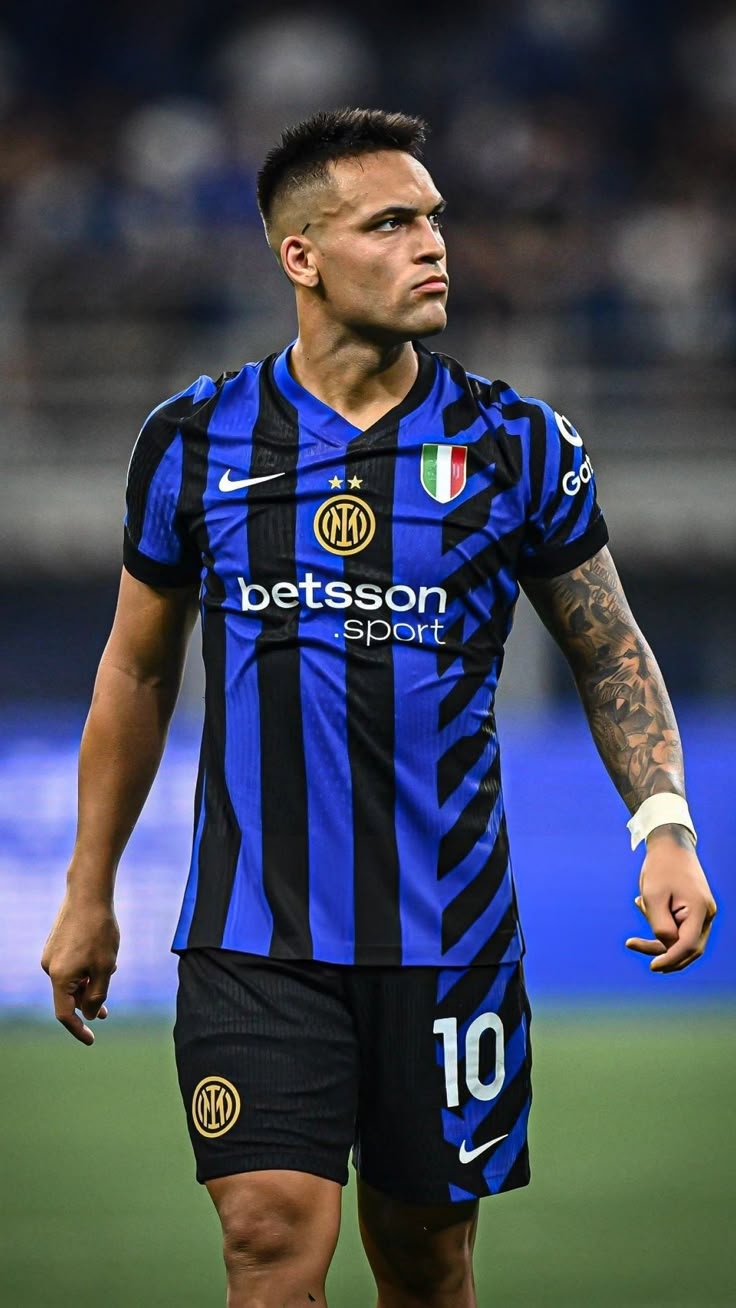 لائوتارو مارتینز نامزد بهترین مهاجم 2025