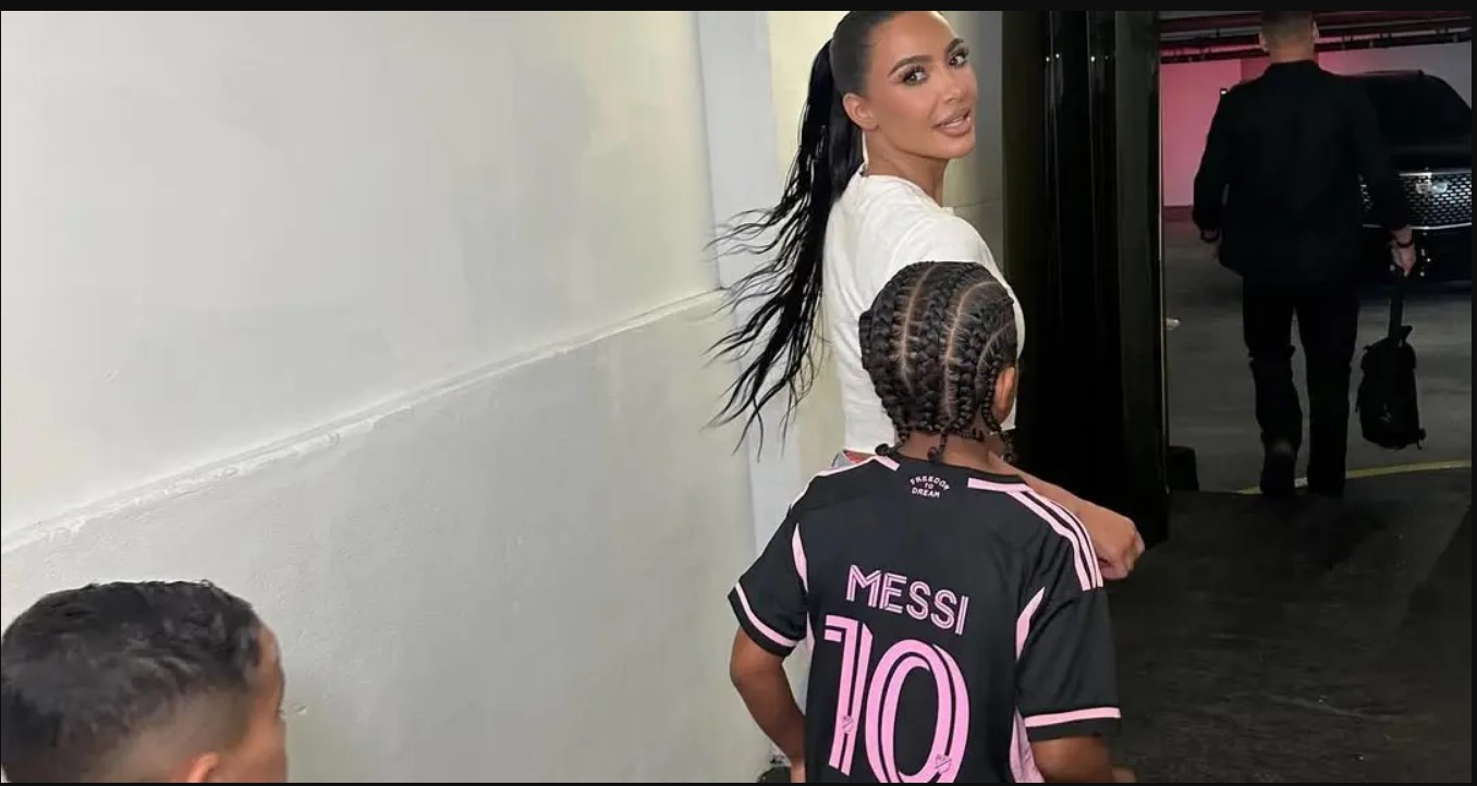 پسر کیم کارداشیان و شادی از هدیه مسی