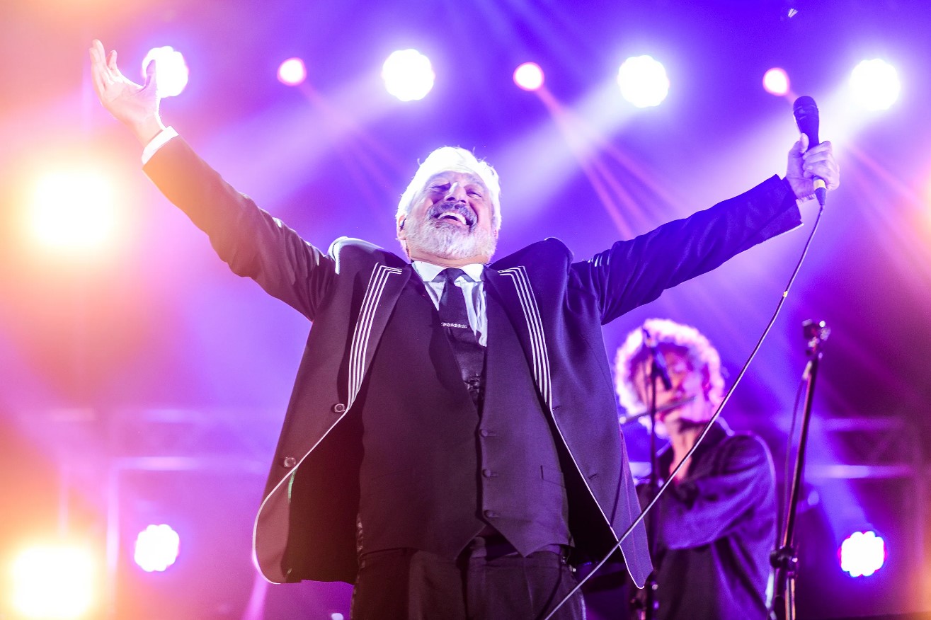 ابی با اجرای نفس نفس به دبی می آید