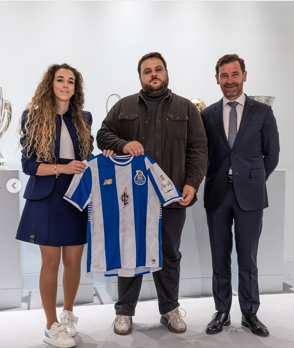 کیت شماره ۱۹ به روت کاردوسو اهدا شد