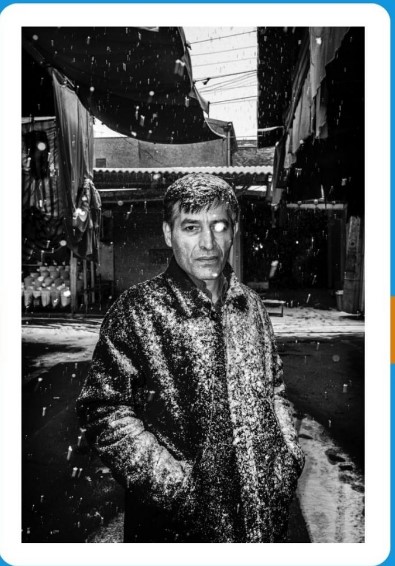 عکس پدری زیر برف خاموش برنده رقابت ۲۰۲۵