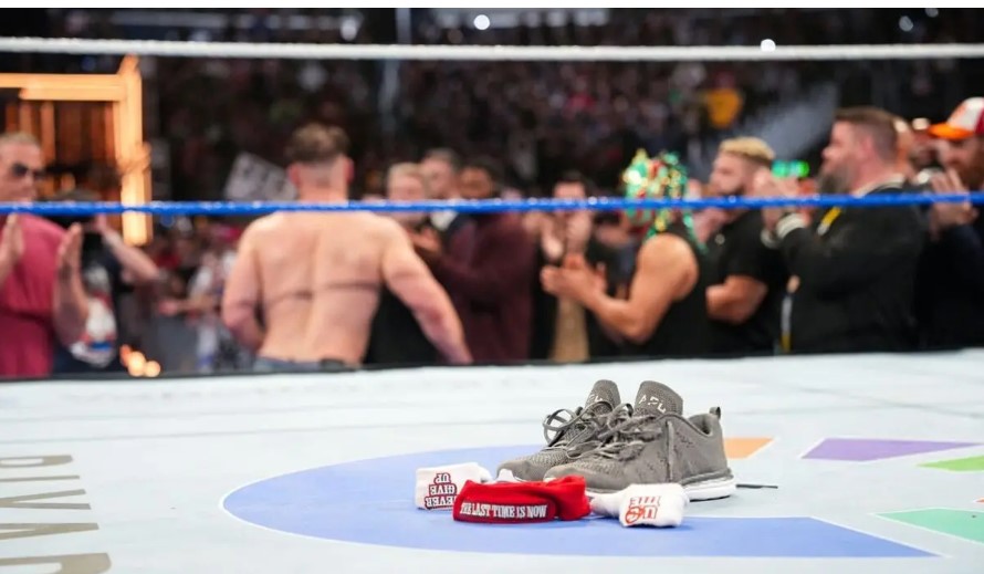 جان سینا کفشهایش را روی رینگ گذاشت