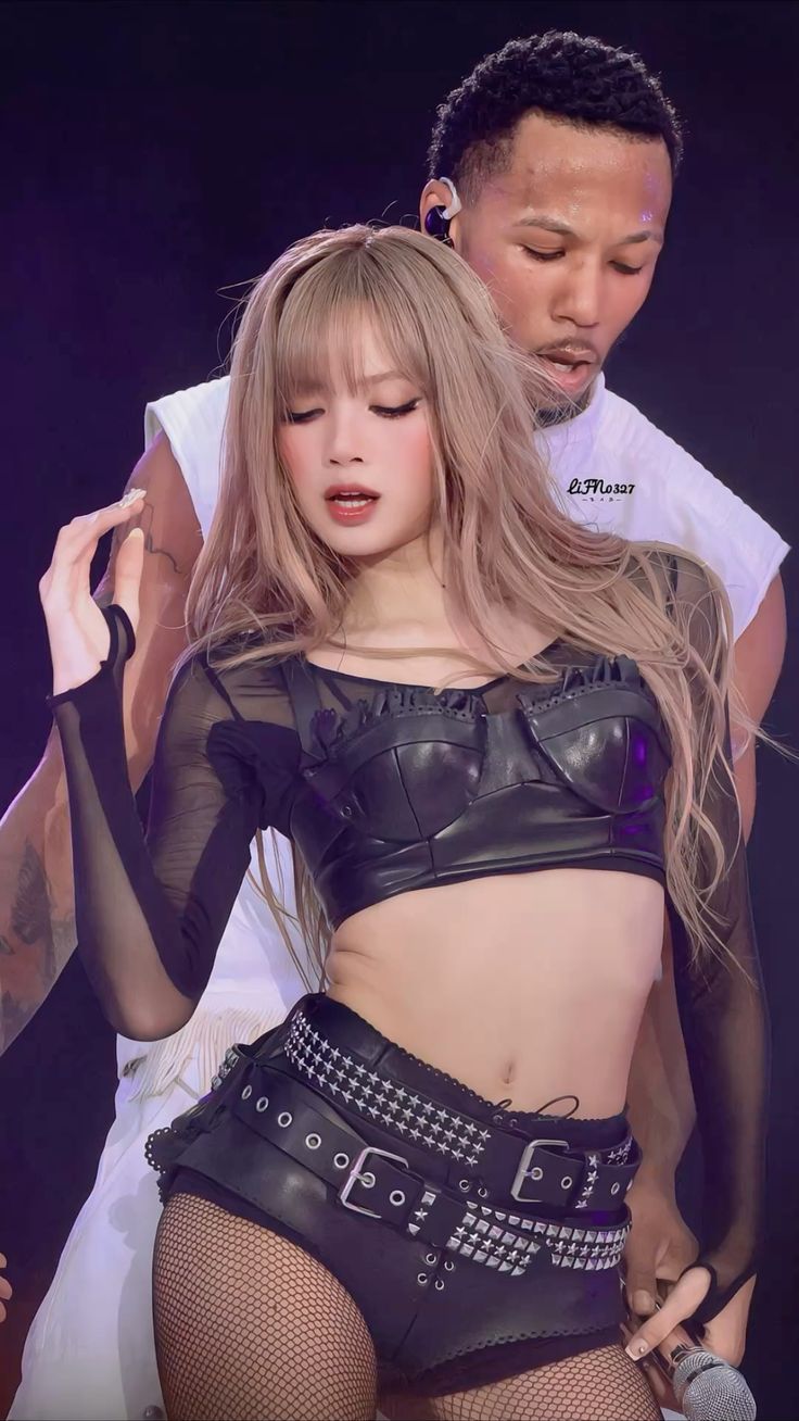 اندام لخت لیسا